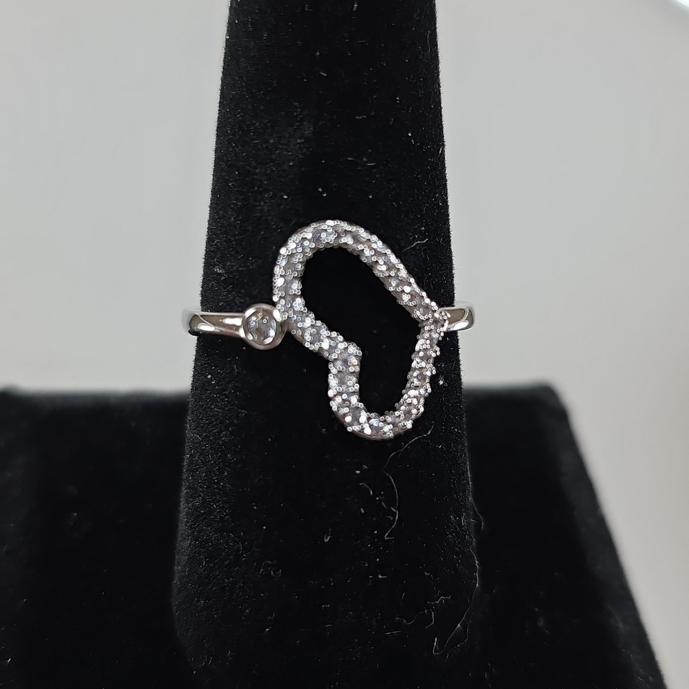 Elegant Silver Heart Ring Size 7.75 - Picture 4 of 5